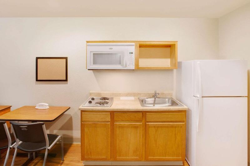 Woodspring Suites Shreveport Airport image