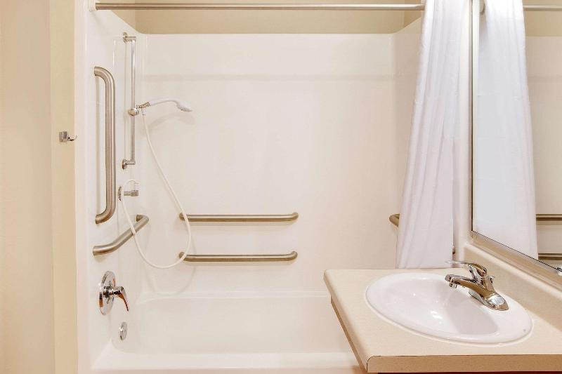 Woodspring Suites Shreveport Airport image