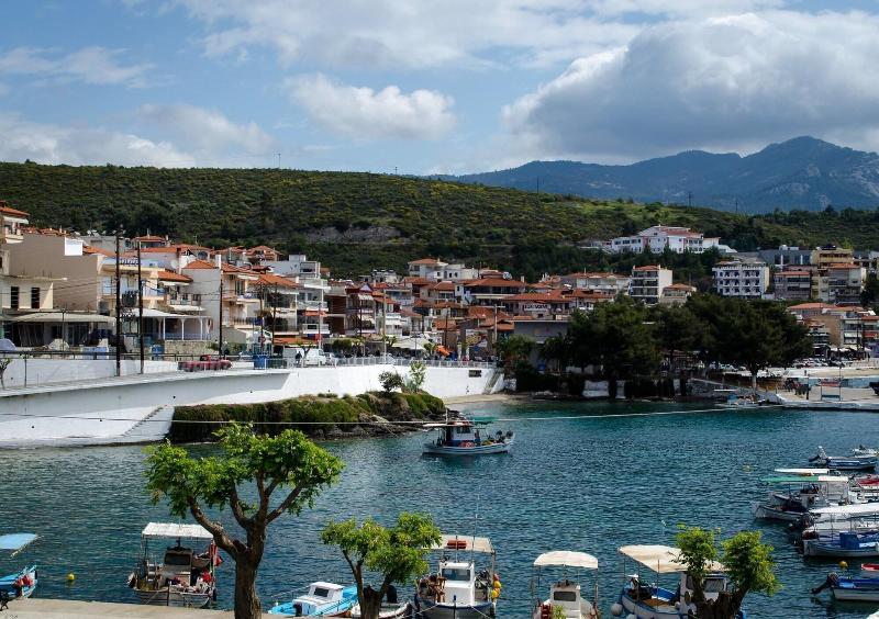 Hotel Papagalos — exterior view