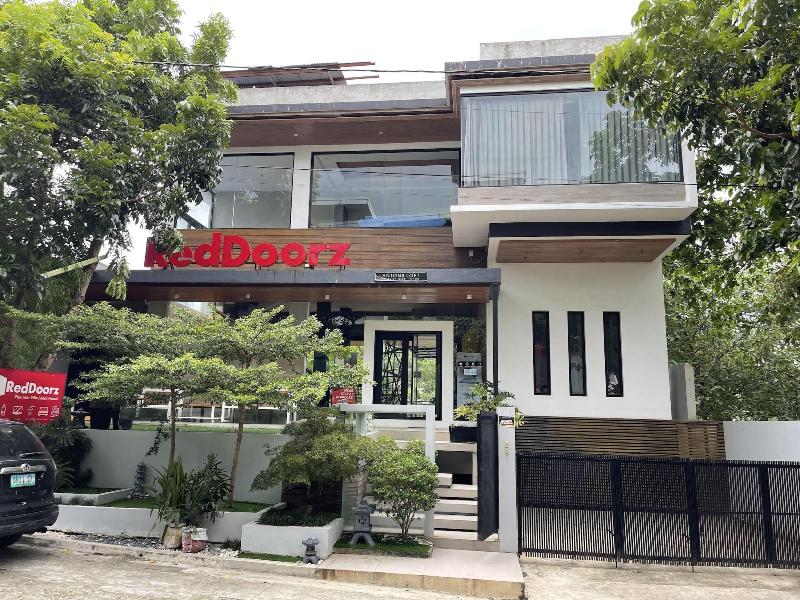 Anton's Loft Designer Resort Pansol image
