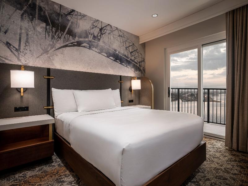 Horseshoe Lake Charles Hotel and Casino image