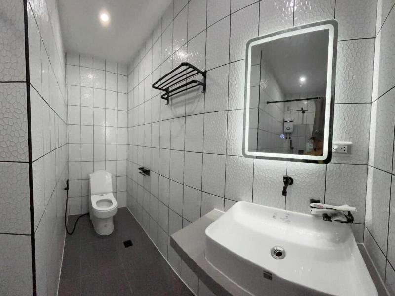 Hotel Sisters Inn  Moalboal image