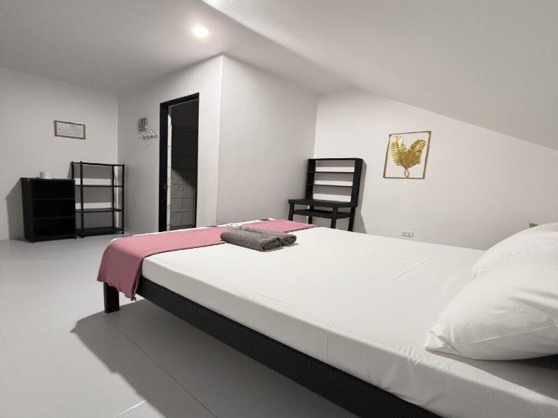 Hotel Sisters Inn  Moalboal image