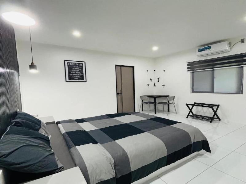 Hotel Sisters Inn  Moalboal image