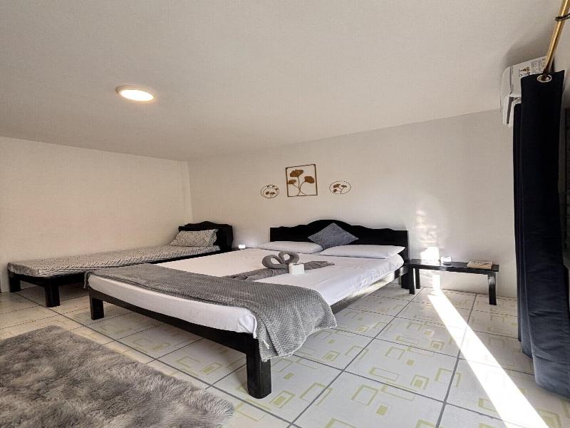 Hotel Sisters Inn  Moalboal image