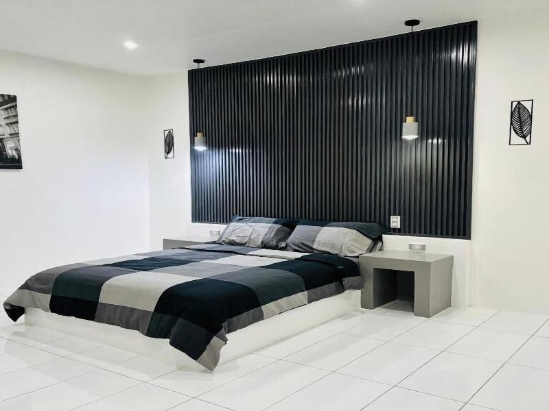 Hotel Sisters Inn  Moalboal image