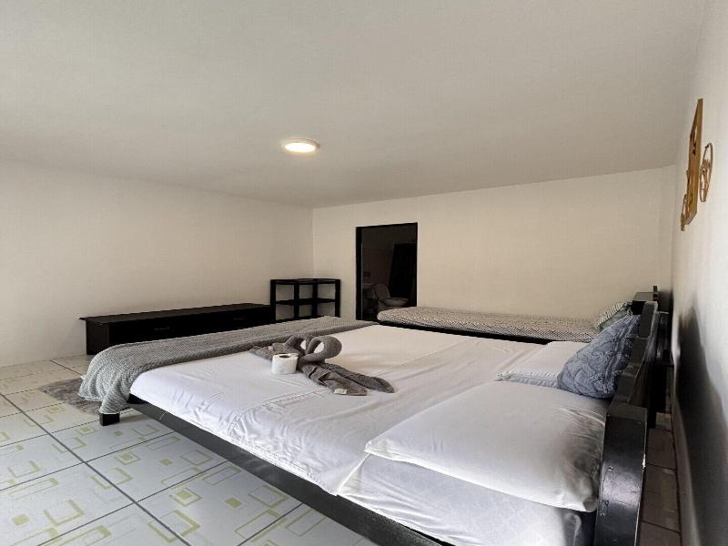 Hotel Sisters Inn  Moalboal image
