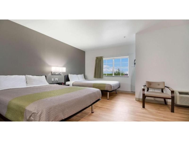 QUADRUPLE TWO DOUBLE BEDS