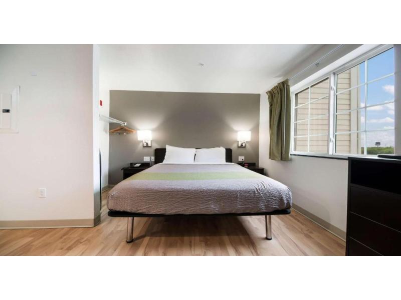 Room Accessible-Queen Size Bed — photo 4
