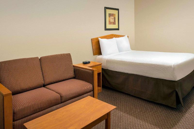 Woodspring Suites Omaha Bellevue image