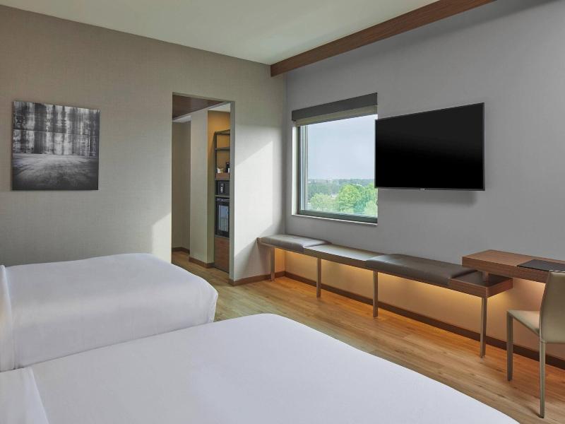 Ac Hotel By Marriott Atlanta Airport Gateway image
