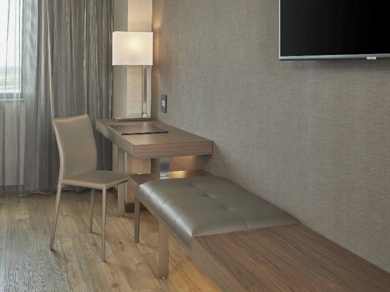 Ac Hotel By Marriott Atlanta Airport Gateway image