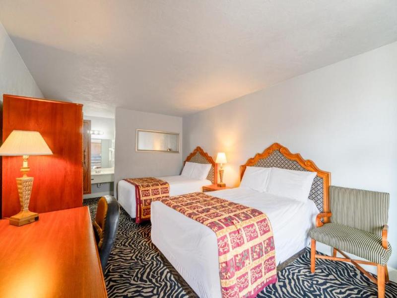 Castle Inn & Suites by OYO Lawton image
