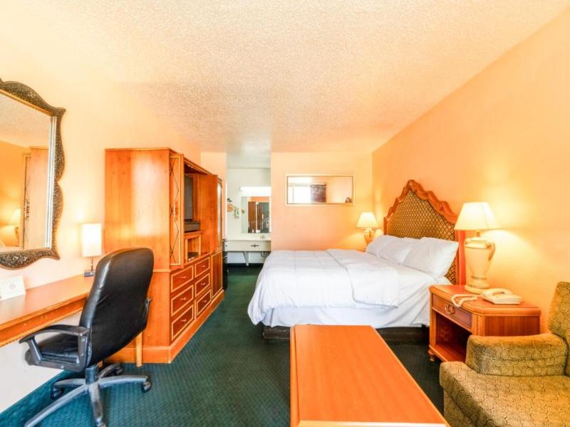 Castle Inn & Suites by OYO Lawton image