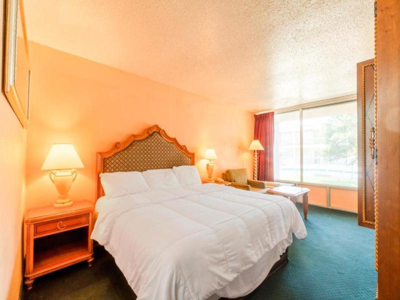Castle Inn & Suites by OYO Lawton image