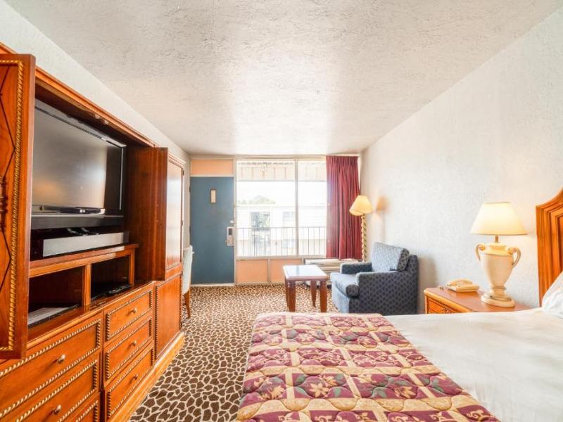 Castle Inn & Suites by OYO Lawton image