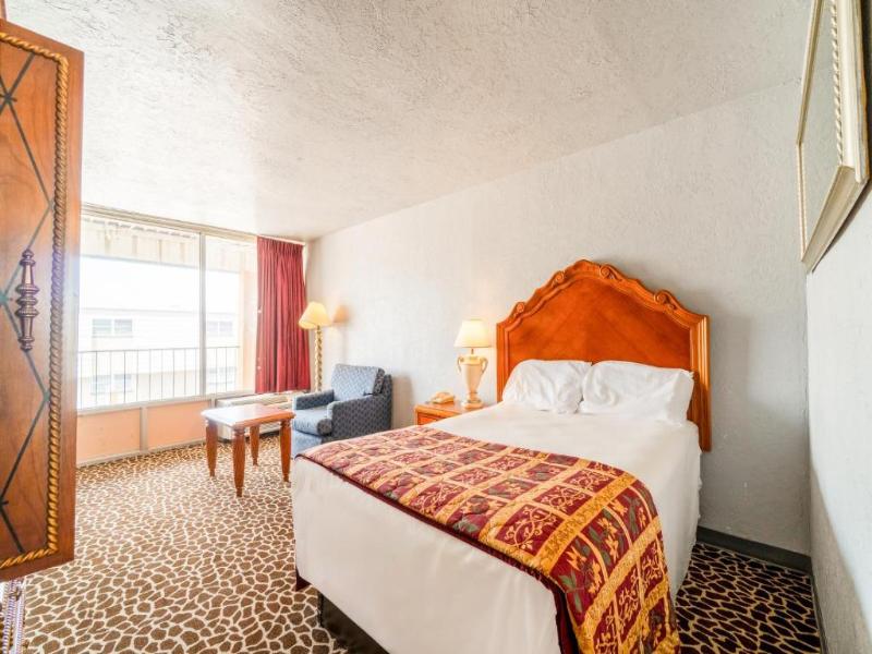 Castle Inn & Suites by OYO Lawton image