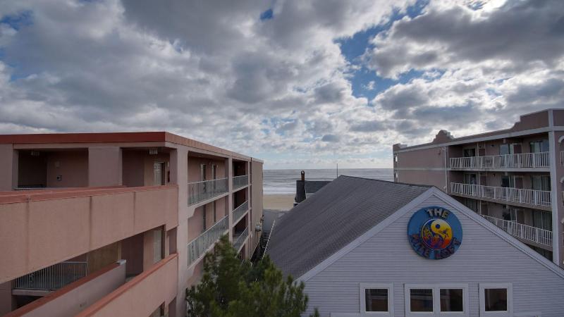 Americana Motor Inn image