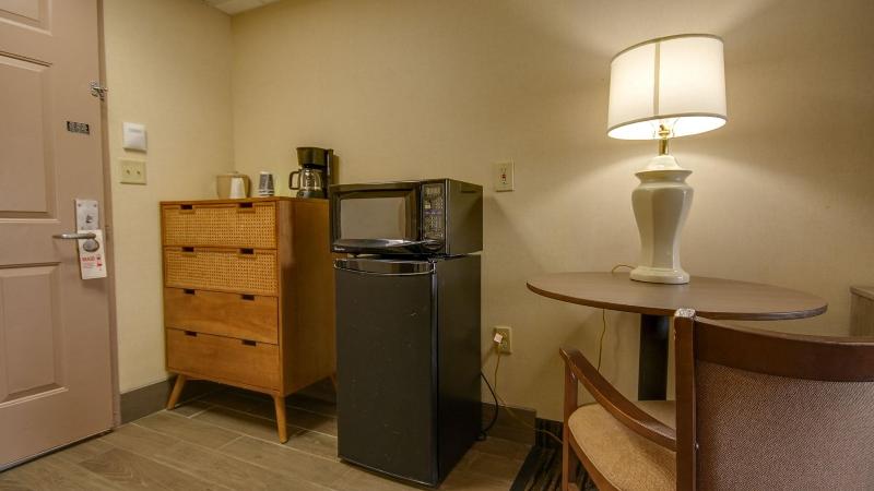 Americana Motor Inn image