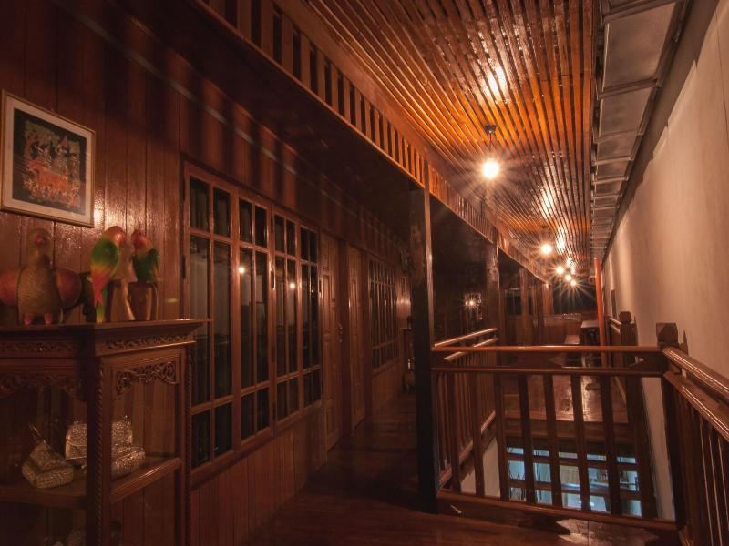 The History Cafe' & Guesthouse