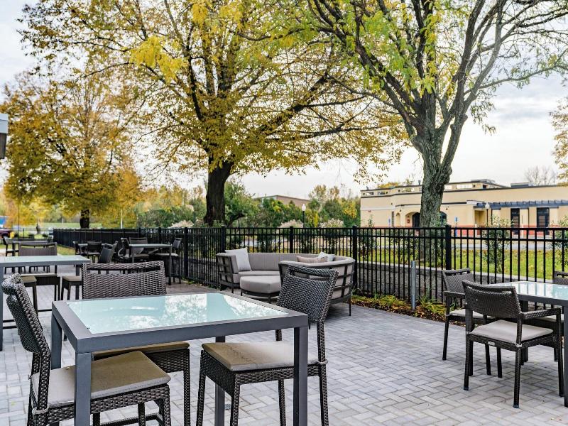 Courtyard By Marriott West Springfield image