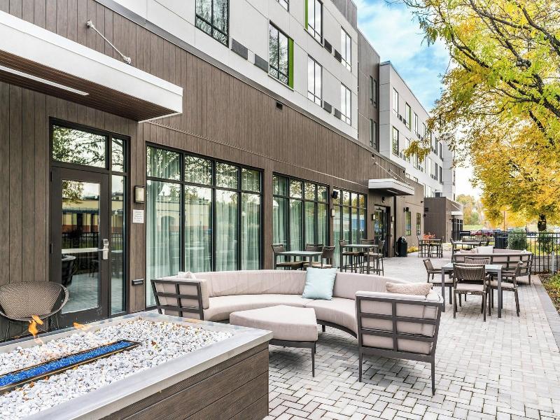Courtyard By Marriott West Springfield image