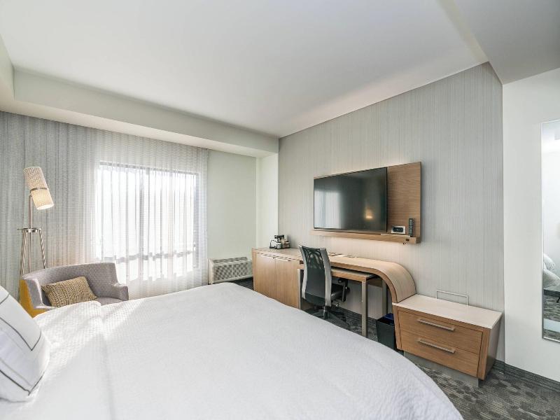 Courtyard By Marriott West Springfield image