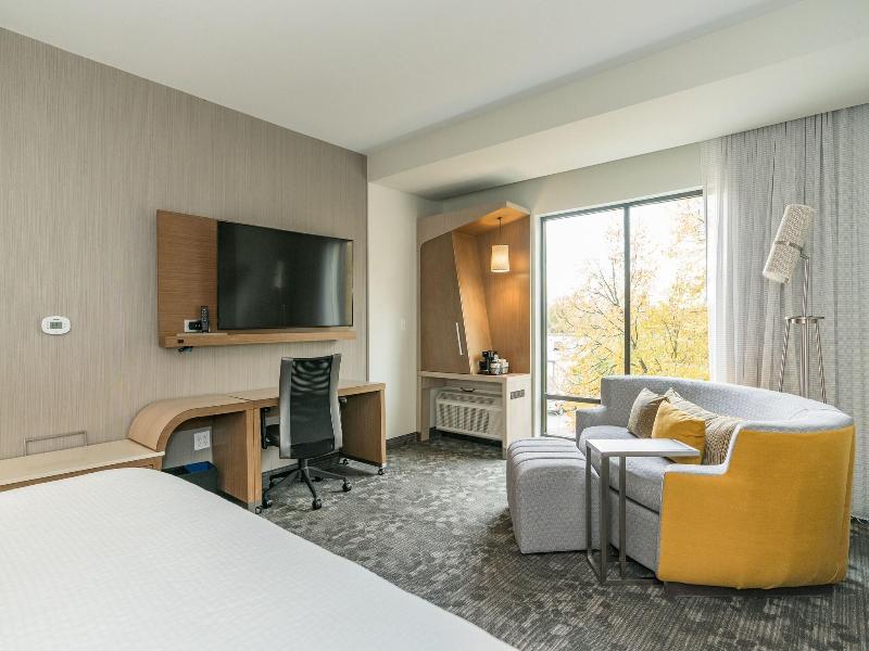 Courtyard By Marriott West Springfield image