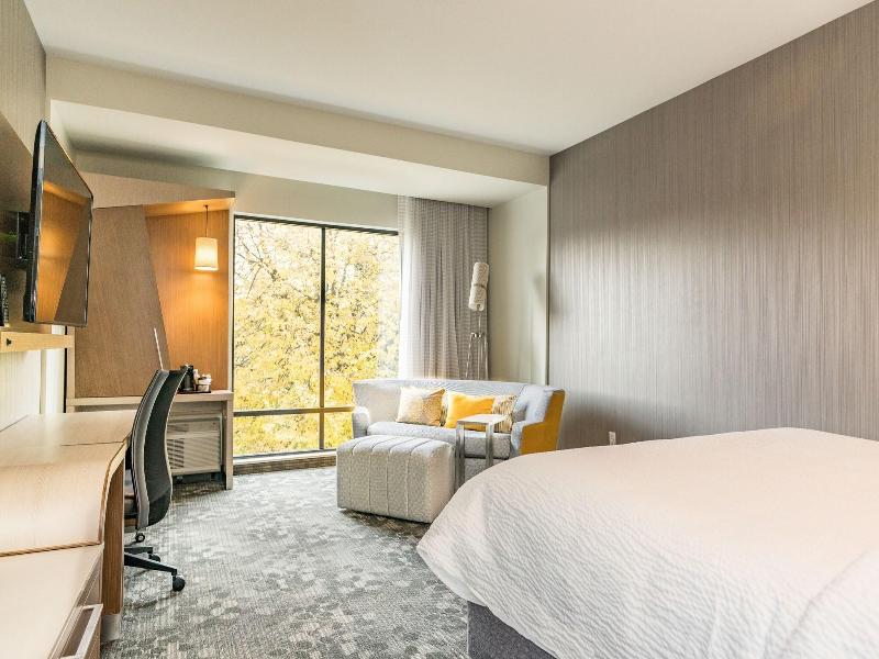 Courtyard By Marriott West Springfield image