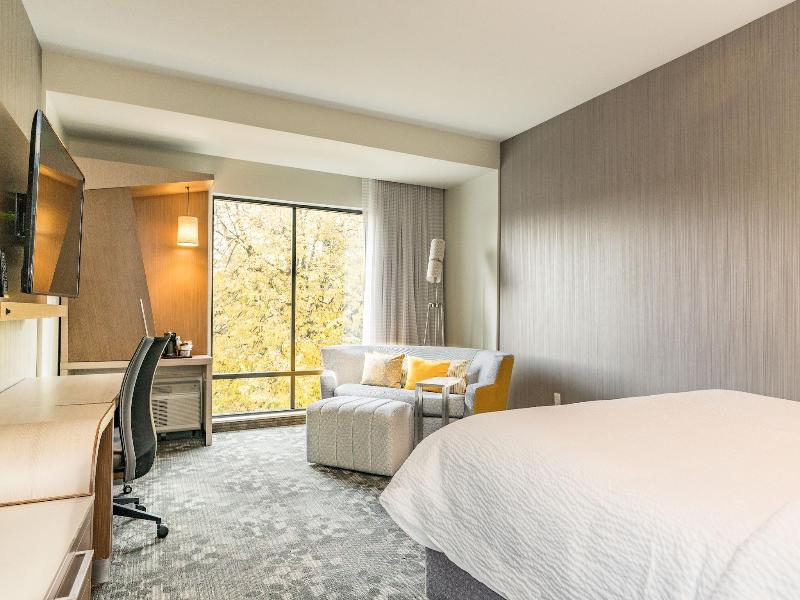 Courtyard By Marriott West Springfield image