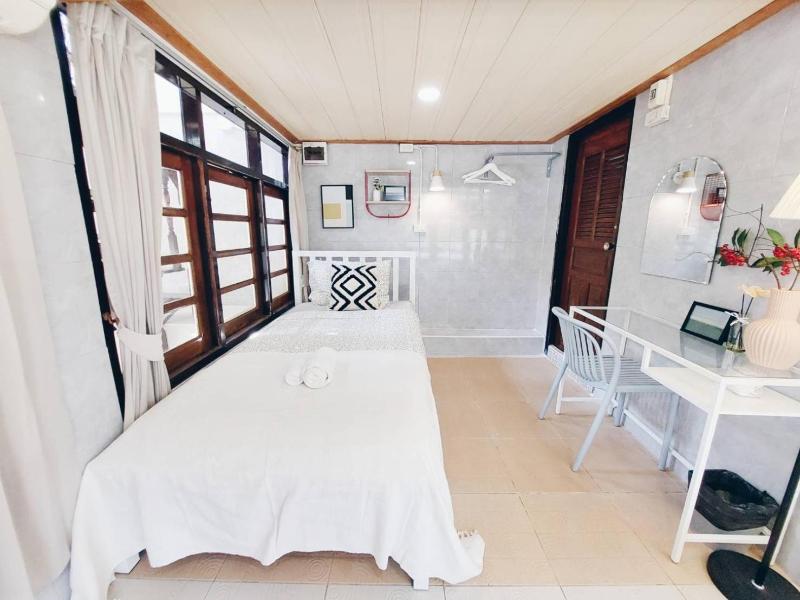 Green Riverside Homestay image