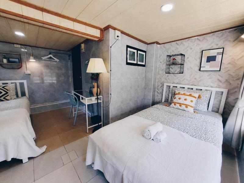 Green Riverside Homestay image