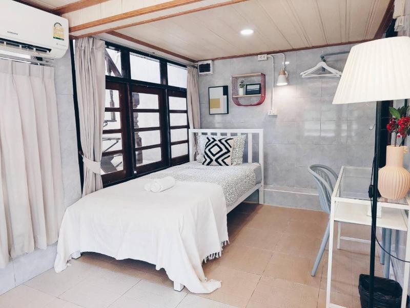 Green Riverside Homestay image