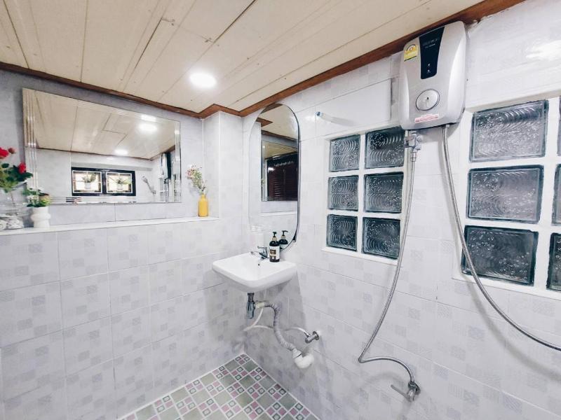 Green Riverside Homestay image