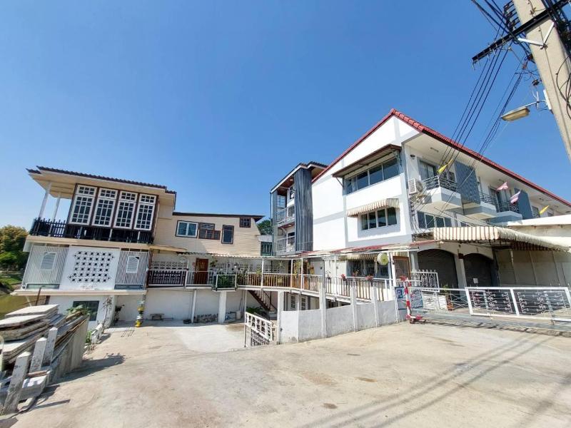 Green Riverside Homestay image