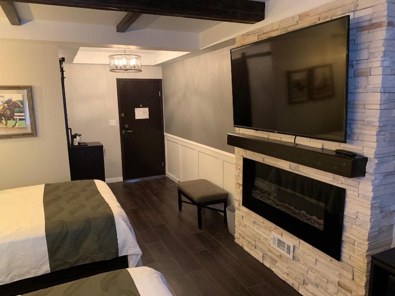 Cedar Stables Inn And Suites image