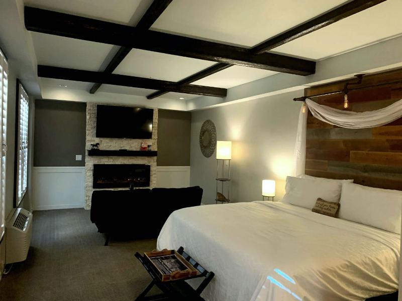 Cedar Stables Inn And Suites image