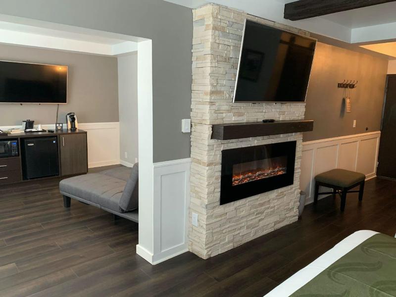 Cedar Stables Inn And Suites image