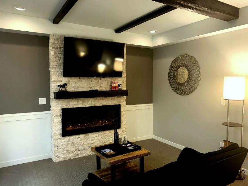 Cedar Stables Inn And Suites image