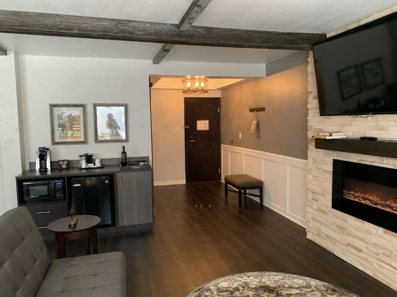 Cedar Stables Inn And Suites image