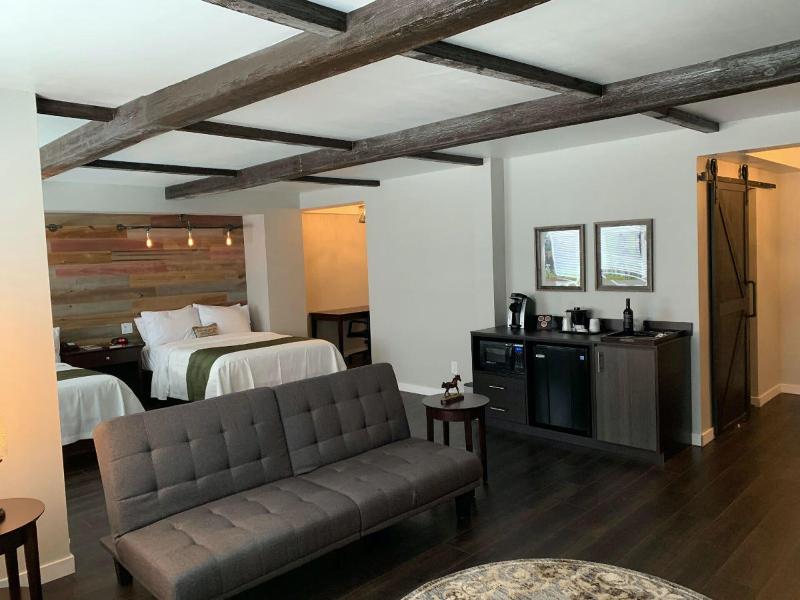 Cedar Stables Inn And Suites image