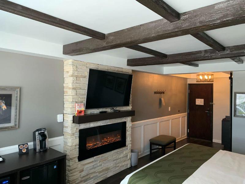 Cedar Stables Inn And Suites image