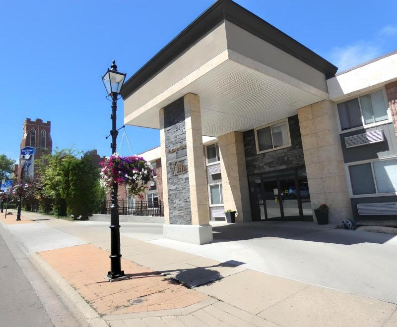 Medicine Hat Villa image