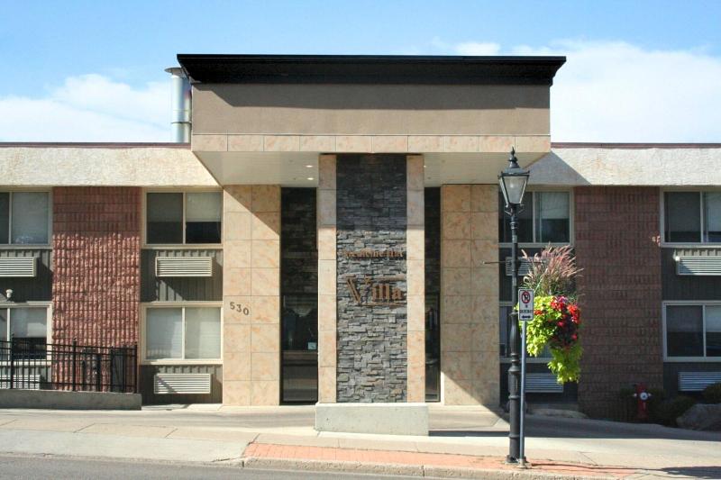 Medicine Hat Villa image