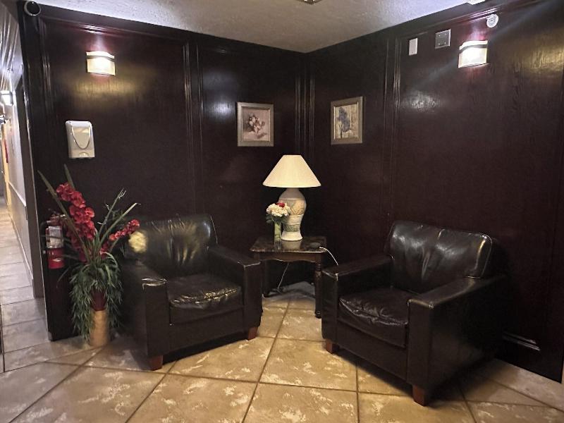 Medicine Hat Villa image