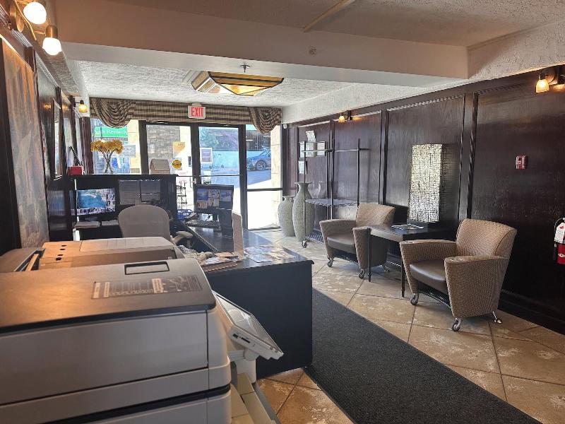 Medicine Hat Villa image