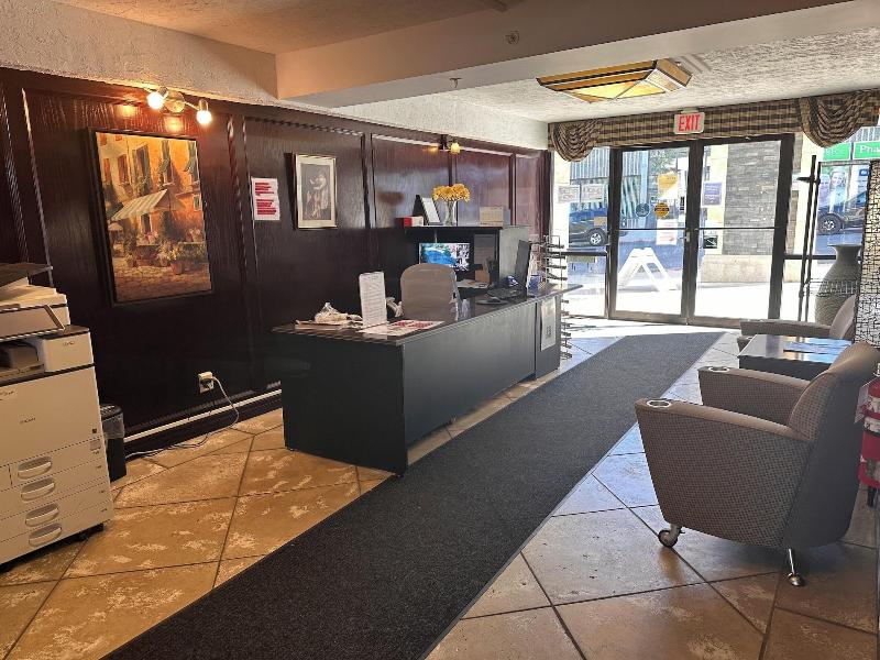Medicine Hat Villa image