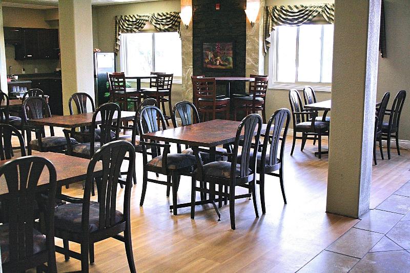 Medicine Hat Villa image