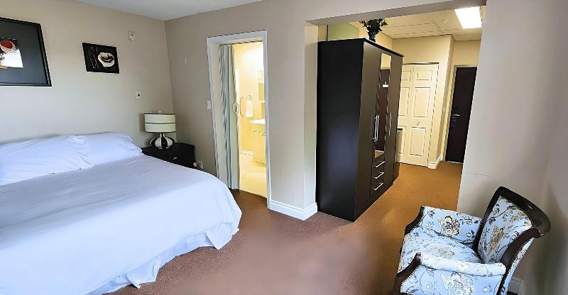 Medicine Hat Villa image