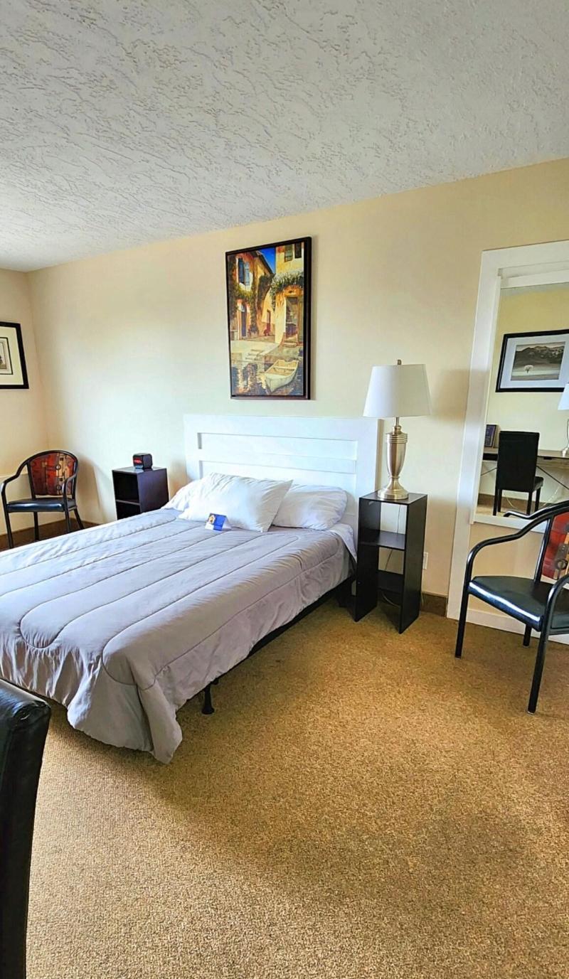 Medicine Hat Villa image